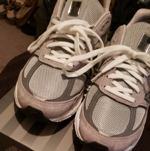 990 v5 men's 8.5 New Balance shoes - Picture 2 of 7